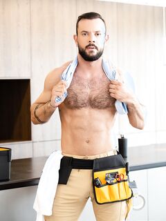 Muscular plumber Mature Peter seduces and plows gay hottie Pol Prince