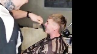 Lil D gets a trim from his Barber @the_irishbull and then wank