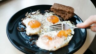 Kozzy makes breakfast and cumming on food, tasty cum