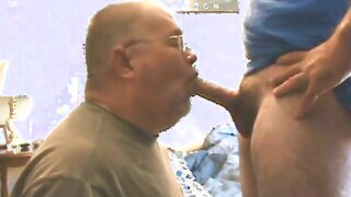 Big-Cock Bear Blows Amateur Stud
