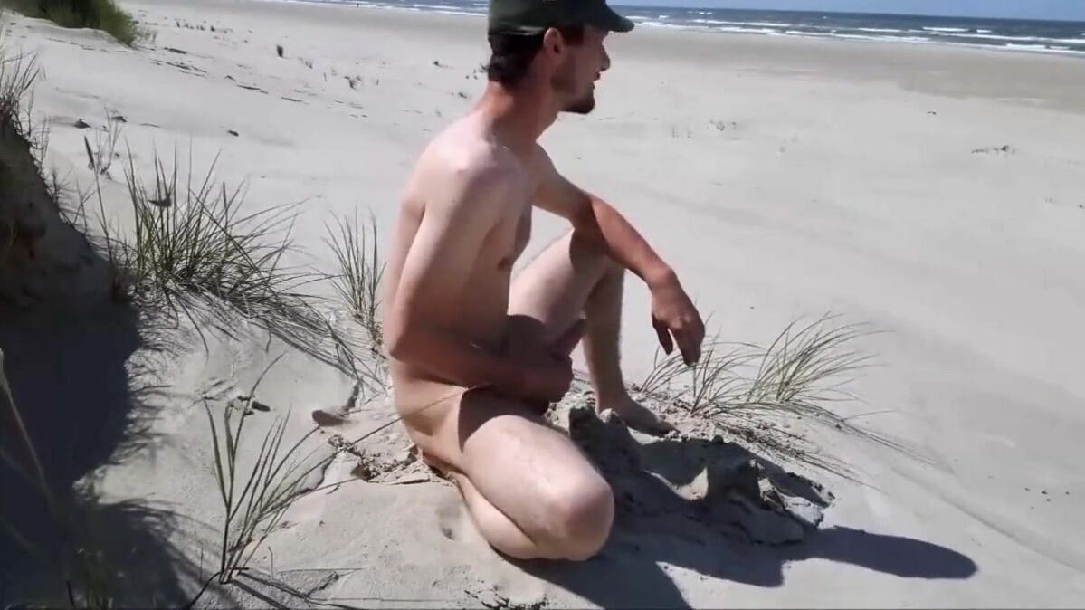 Outdoor Handjob on the Beach with Denis Matern