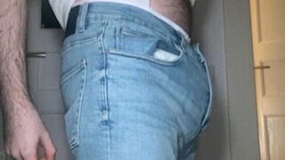 Young Twink have the Biggest nappy