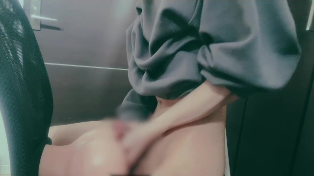 Hot twunk hip shaking sex while moaning.Too good feeling and ejaculate into