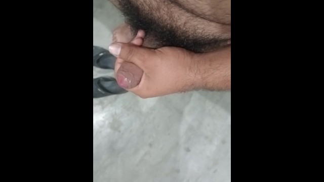 Me masturbe pero solté la leche enseguida