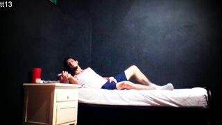 Raba Erre en Escritor Meditando al Orgasmo Previo a la Redacción por