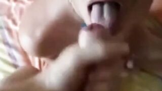 Amateur Bukkake Blowjob with Cum-Hungry Men