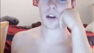 Twink's Delicious Butt on Webcam