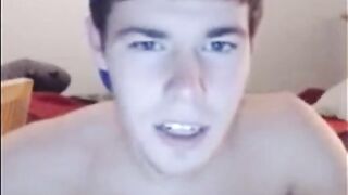 Twink's Delicious Butt on Webcam
