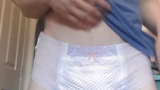 femboy nappy peeing #1 !!