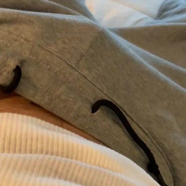 Bray Love Jacks off and Nuts in toy
