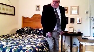 Bear Daddy's Striptease