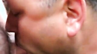 Ein Blase-Date im Freien mit einem Amateur