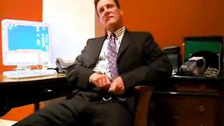 Big-Cock Daddy Blows His Male Secretary
