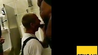 Hunk Gets Amateur Blowjob With Cum Tribute