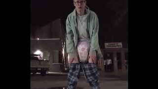 Wetting thick nappies in the street