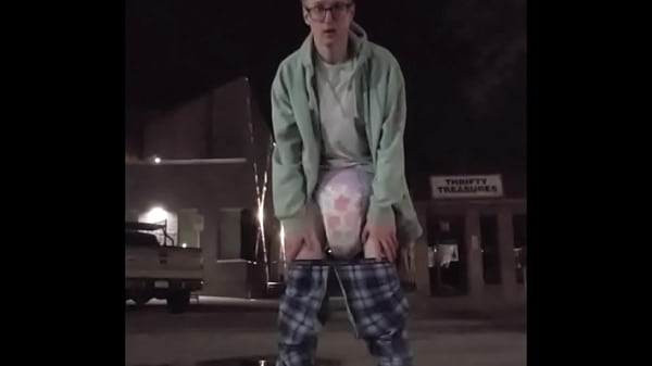 Wetting thick nappies in the street