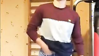 Hunky Amateur Twink Masturbating on Webcam