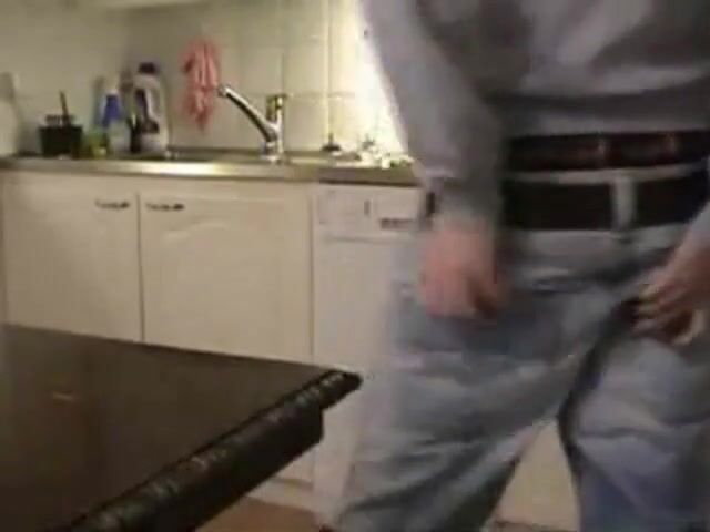 Twink Sagger Shoots a Load on the Table