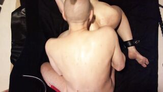Bareback Fisting Amateur Takes It Up the Ass