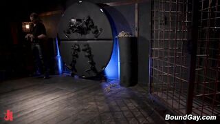 Hardcore BDSM Anal Cumshot Action