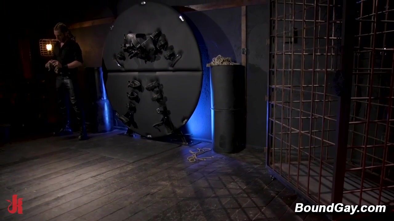 Hardcore BDSM Anal Cumshot Action