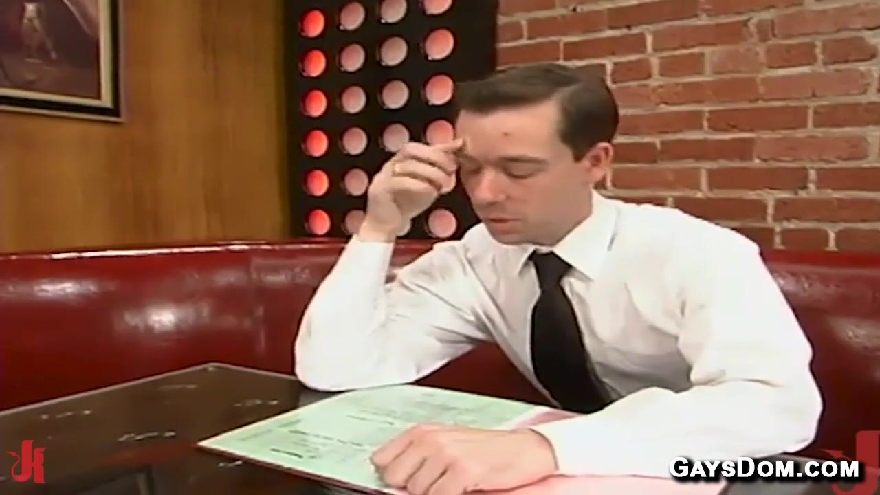 Amateur Mike Gets Deep Anal Filling
