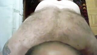 Maduro se deja follar a pelo por un oso amateur