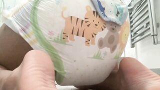Verbal diaper messing - video 2