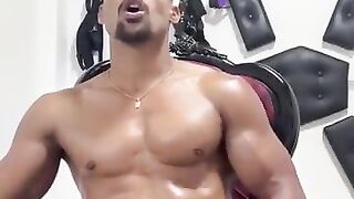 muscle latino cums for master