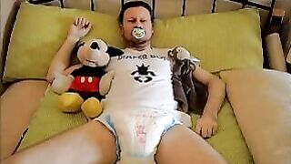 HAHAHA this Pathetic diaper boy!