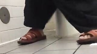 Cuban wiping ass