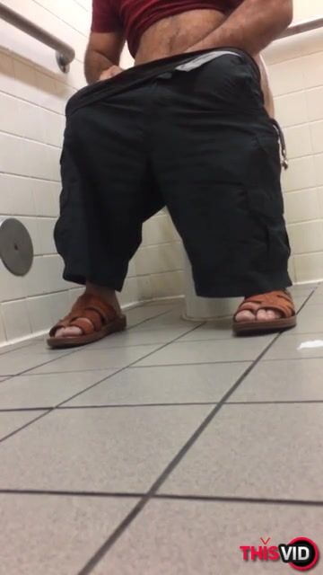 Cuban wiping ass