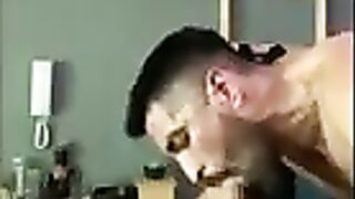 Al masajista latino le gosta la polla y el jugo 2