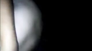 Je me fais sucer par un mec black en voiture