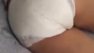 Bedwearing, sleep diaper, ella duerme con pañal