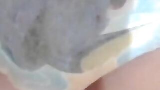 Jugando con mi pañal - video 2