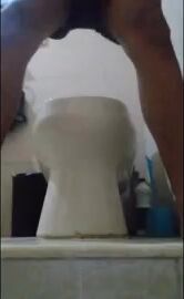 Pañal mojado con mini paja twerkera...