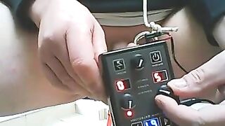 ... des couilles avec electro avec gros PA