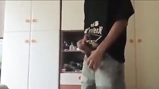 Amico Timido Tira Fuori un Cazzone da Cavallo