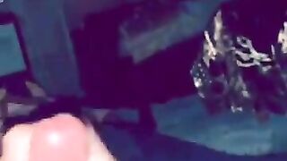 Un jeune rebeu algérien jouit et goûte son sperme
