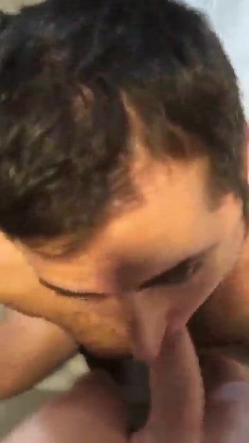 italiano succhia il cazzo ad un twink