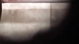 Pillada en un baño público
