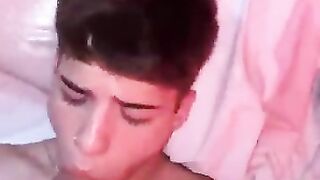 Twink pompa un grosso cazzo