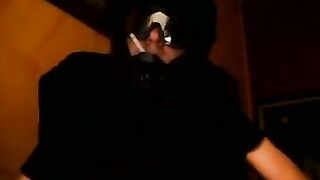 Fumer avec un casque