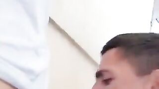 Sublime orgasmo dentro de un carnoso culo.