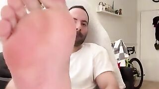 Gay show his size 11 hot soles
