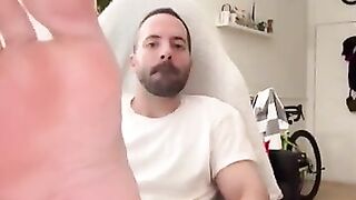 Gay show his size 11 hot soles