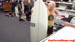 Str8 surfer man anal fucked to get cash