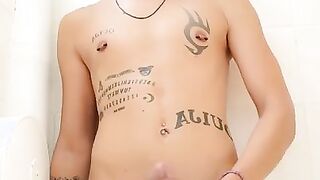 Jerk off in best friend´s toilet after the pool with him