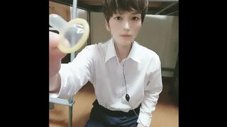 Handsome Japanese condom masturbation! At the end, mass ejaculation on rubber! 003